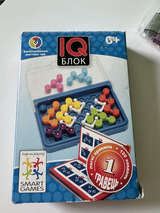 Настільна гра на логіку IQ block