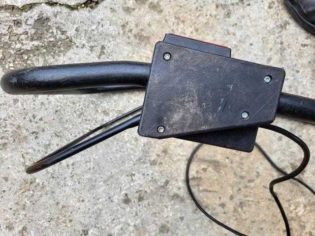 Używany wyłącznik KOSIARKI elektrycznej wraz z uchwytem - kompletny