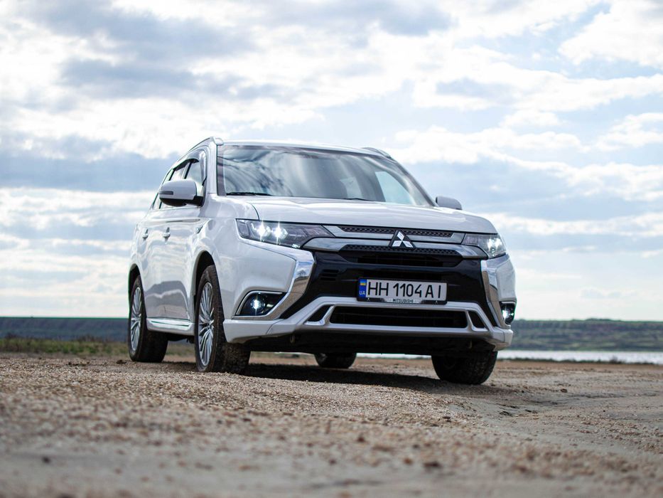 2019 Mitsubishi Outlander PHEV класна комплектація