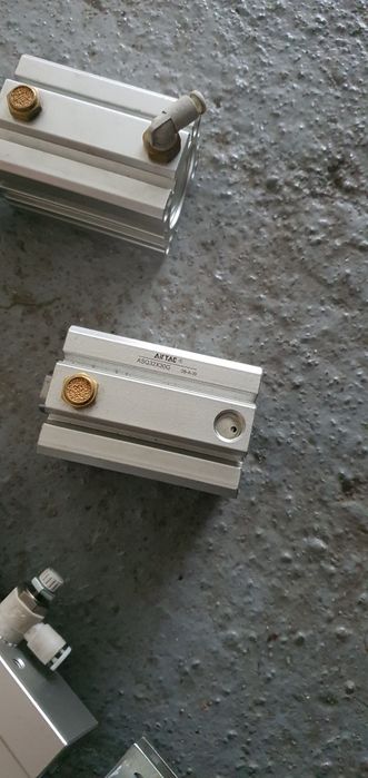 Cilindros e eletrovalvulas pneumáticas