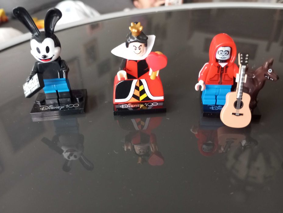 Minifigura tipo Lego Disney 100