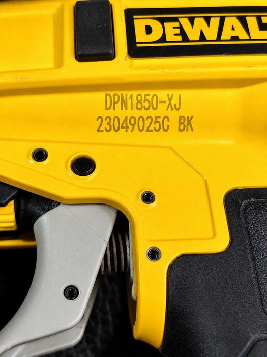 Gwoździarka Pneumatyczna Dewalt DPN1850-XJ