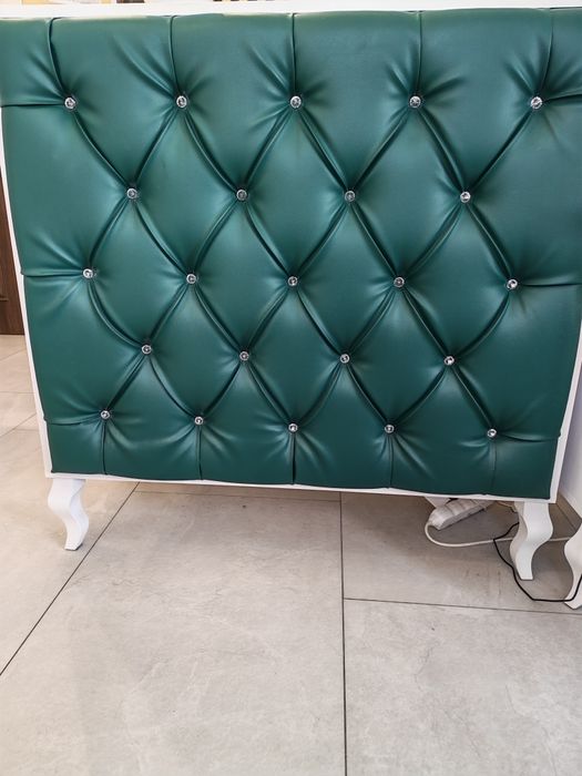 Sprzedam  Recepcję , pufę