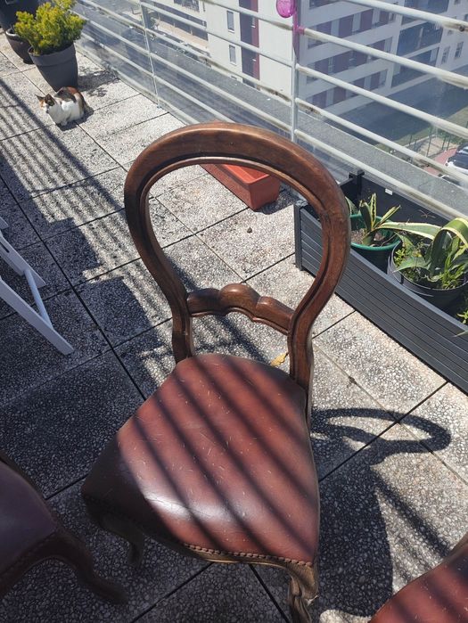 6 cadeiras madeira e pele