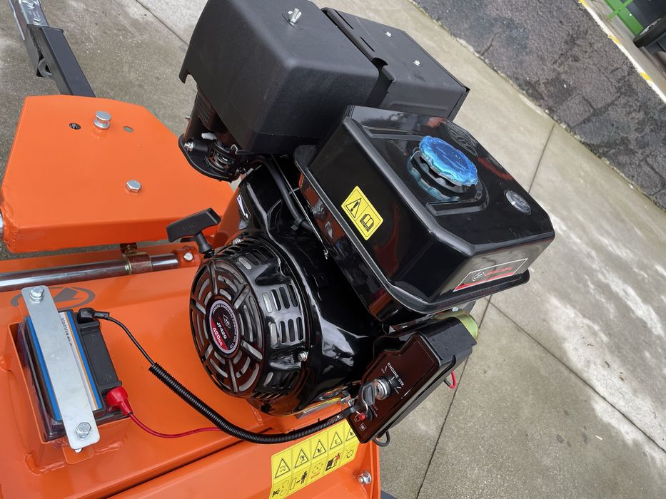 Triturador de martelos rebocavel