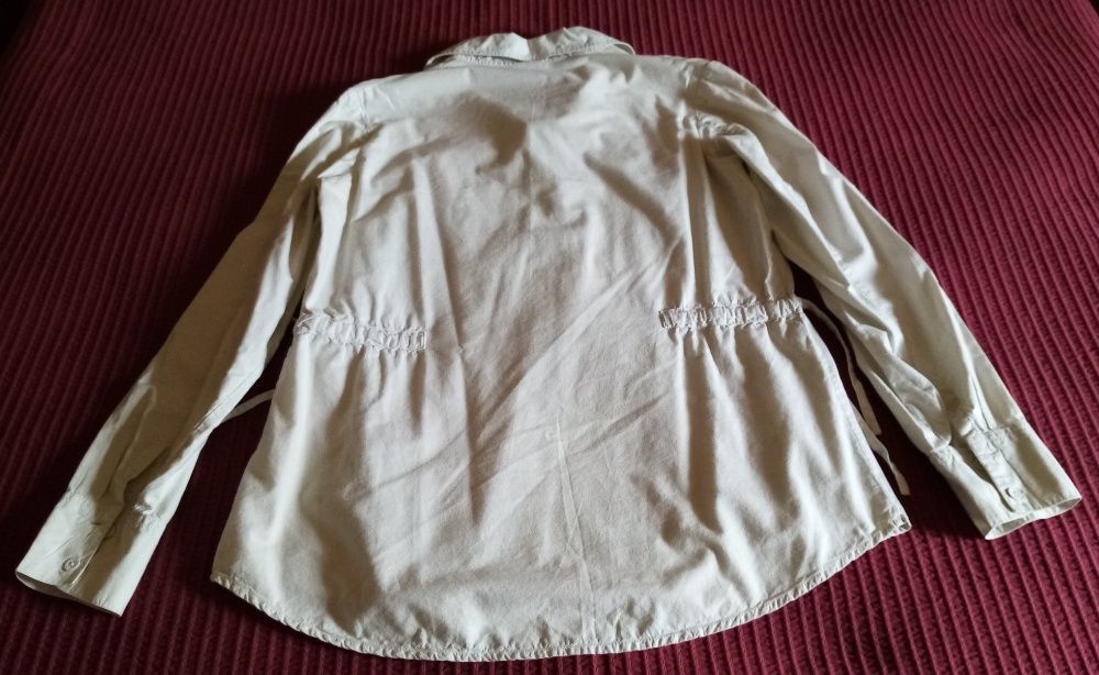 Calças e camisa de grávida