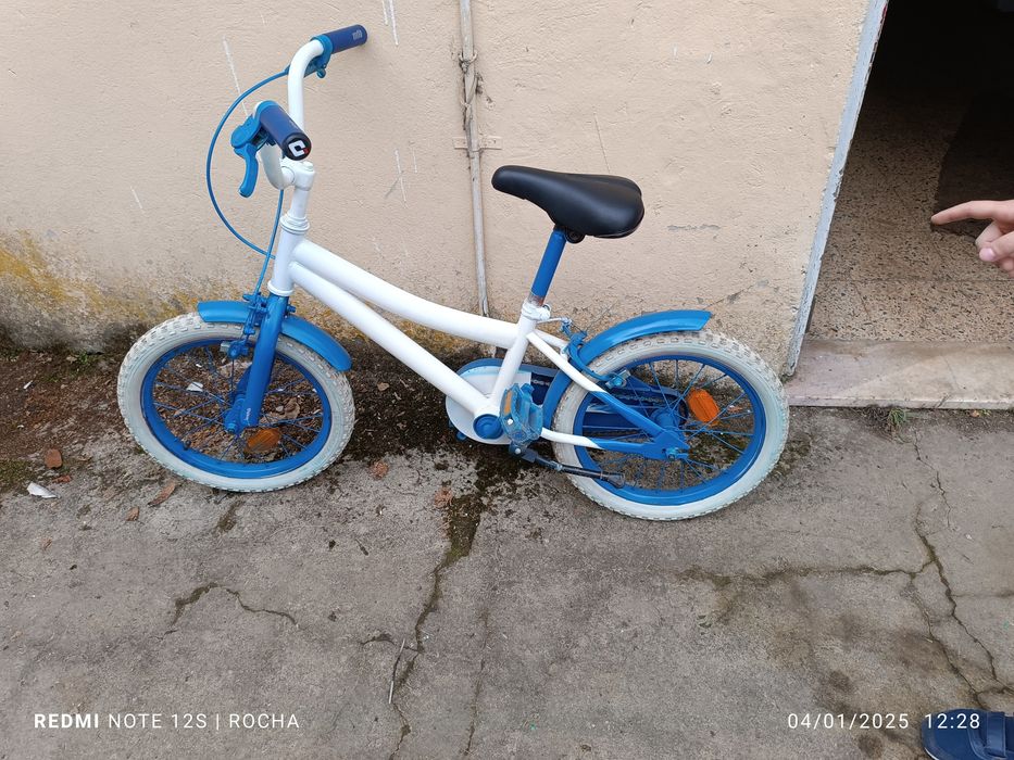 Bicicleta  pequena 5-7 anos