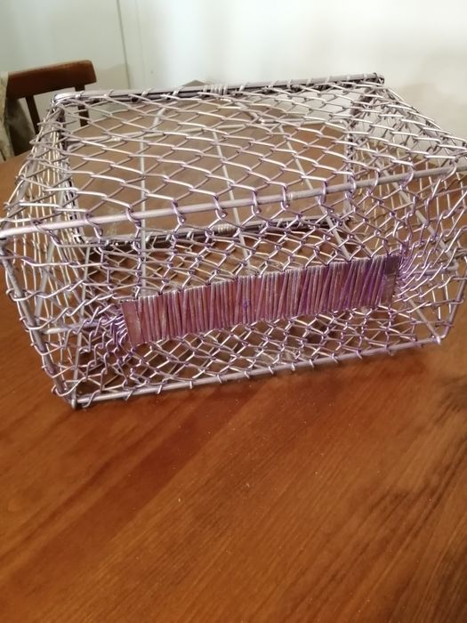 Porta garrafas (ou revistas) de "arame" com pega