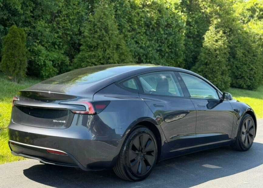 Tesla Model 3 2024