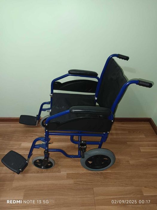 Vendo Cadeira de Rodas - Nova!