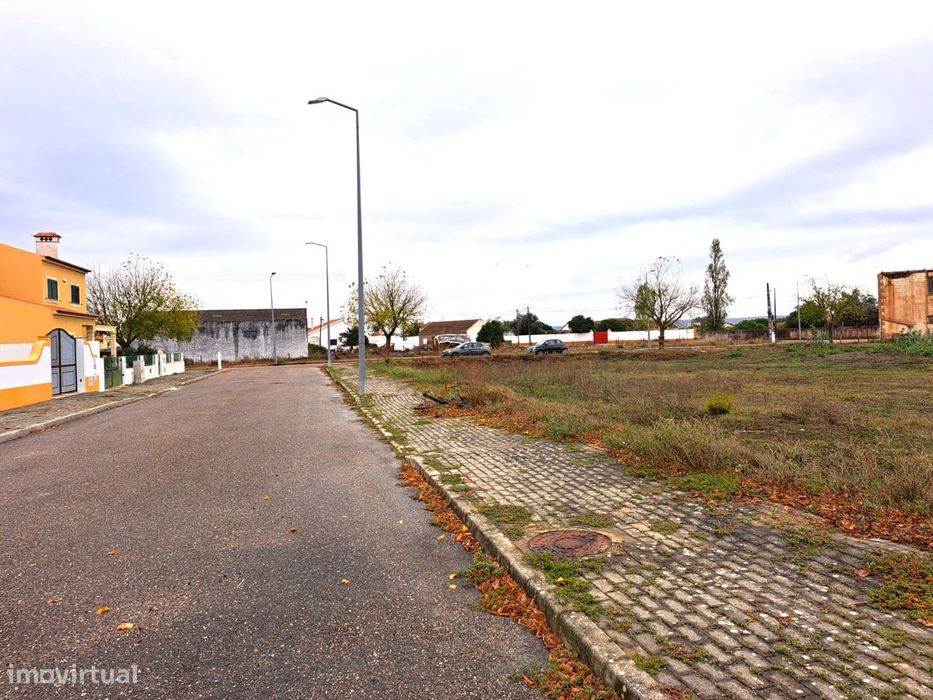 Lote Urbano - Moradia Geminada C/359 m2