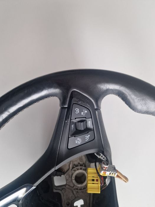 Opel Astra K, Corsa : kierownica grzana, skóra, multifukcja