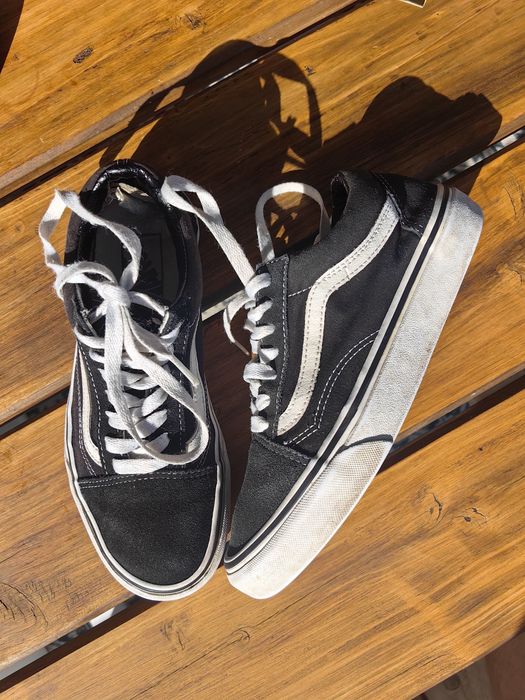 Czarne sneakersy Vans 37, 23.5 cm. Uszkodzona jedna zapiętka. Ogólnie stan ok.