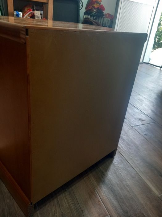 Mesa de cabeceira c/ três gavetas