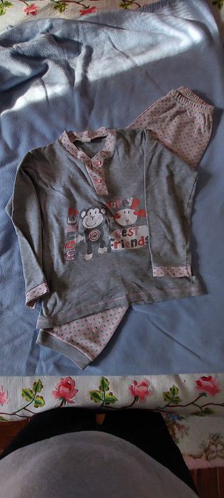 Lote 2 camisolas + oferta 1 pijama cardado - 11/12 anos