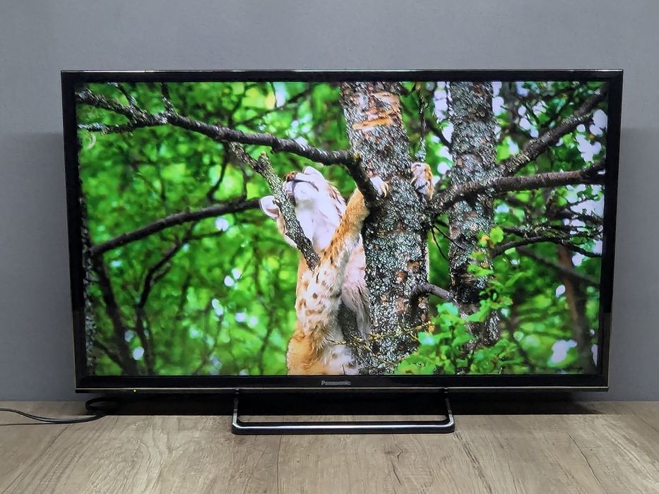 Panasonic TX-32EST606 Smart TV YouTube Full HD (1920 x 1080)