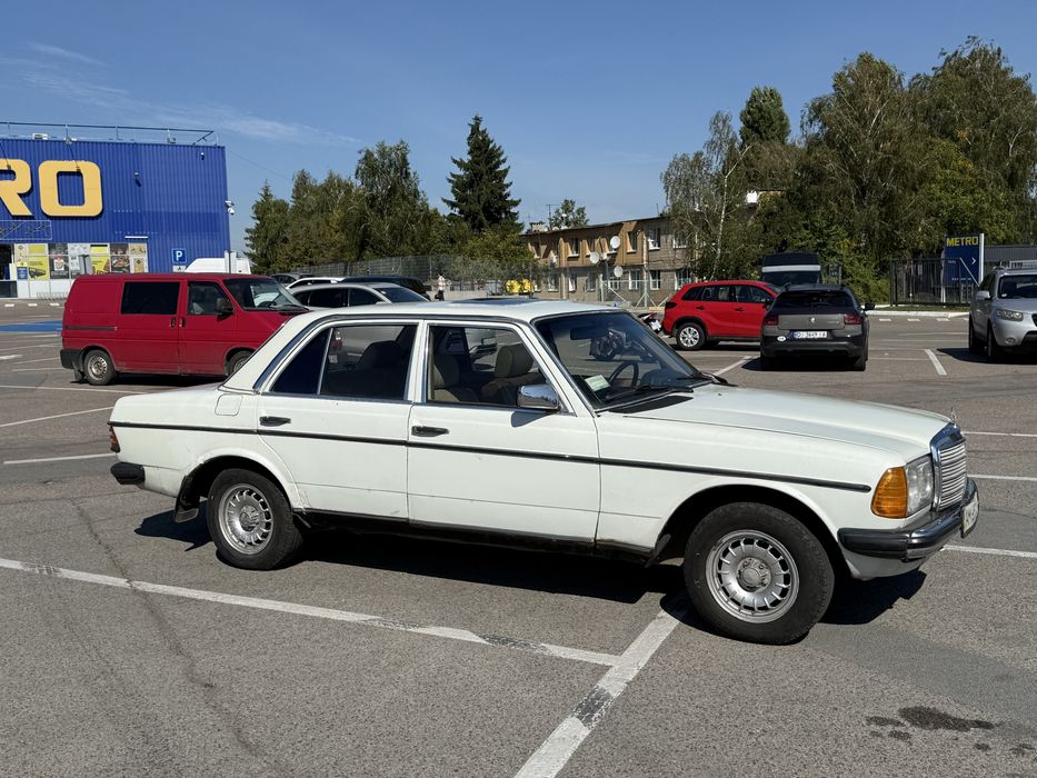 Mercedes-Benz E-Class W123 1984