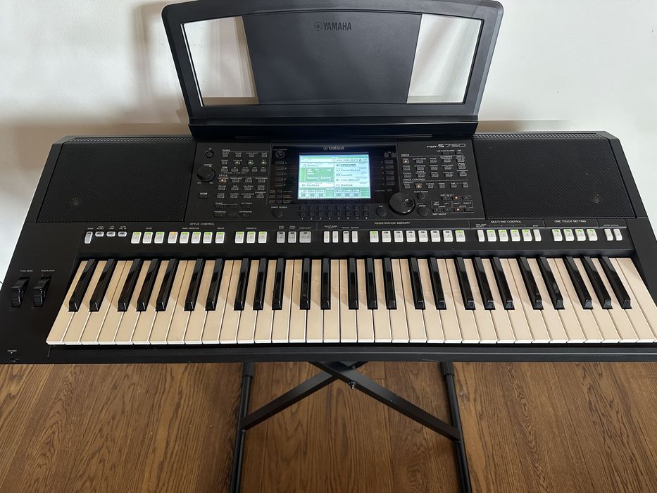 keyboard YAMAHA PSR-S750