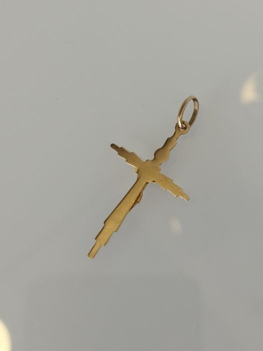 Medalha cruz em ouro de 19,2kt