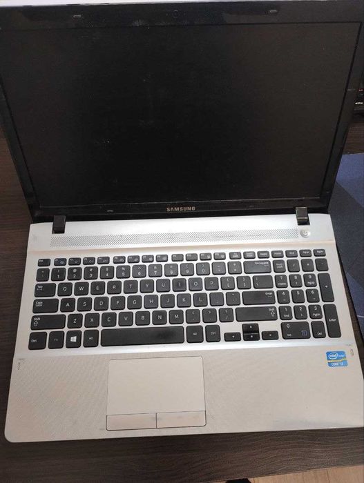 Laptop Samsung NP300E5E