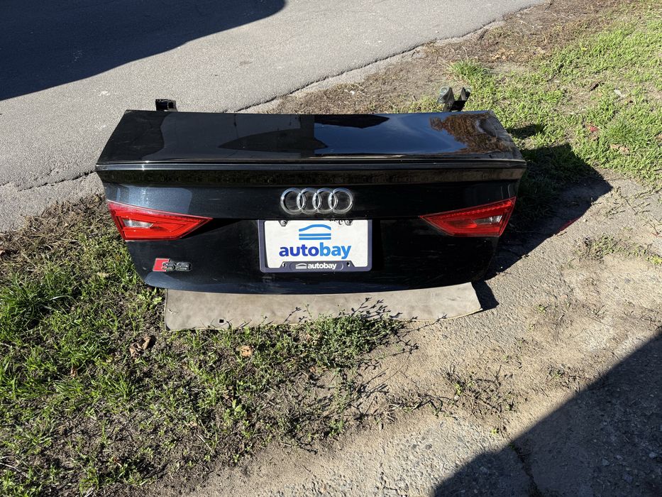 Audi a3 седан кришка багажніка