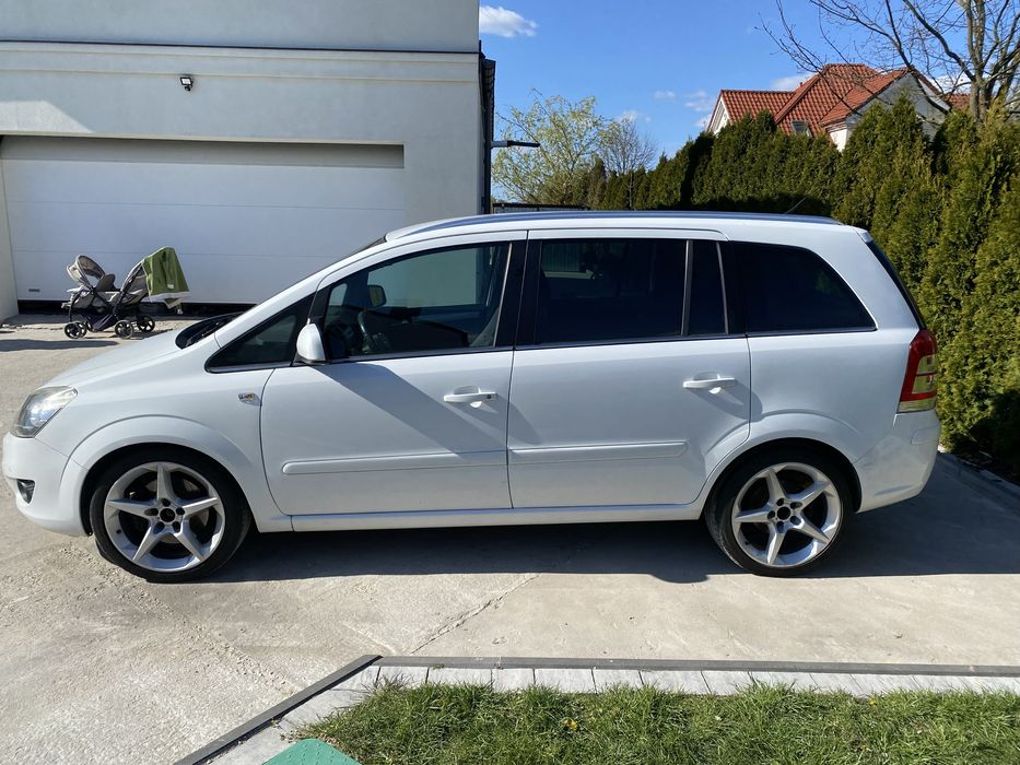 Opel Zafira B  2010r