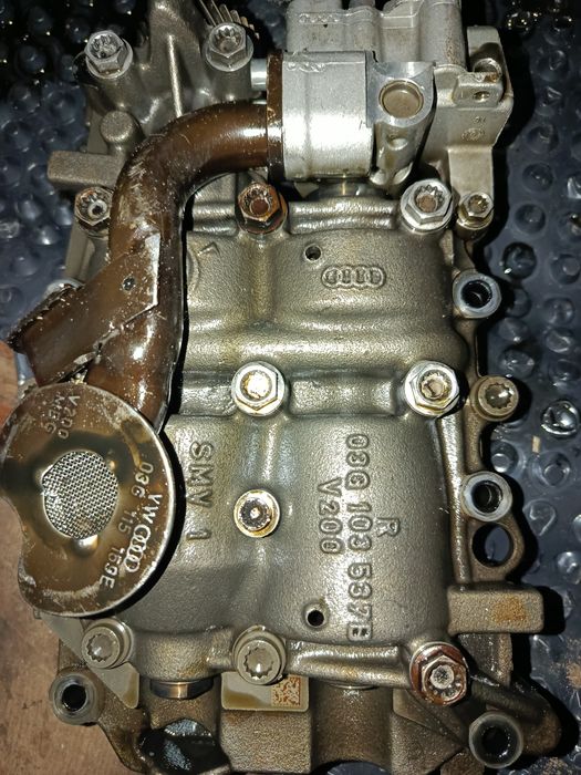 Масляний насос в зборі  bmp 2.0 tdi