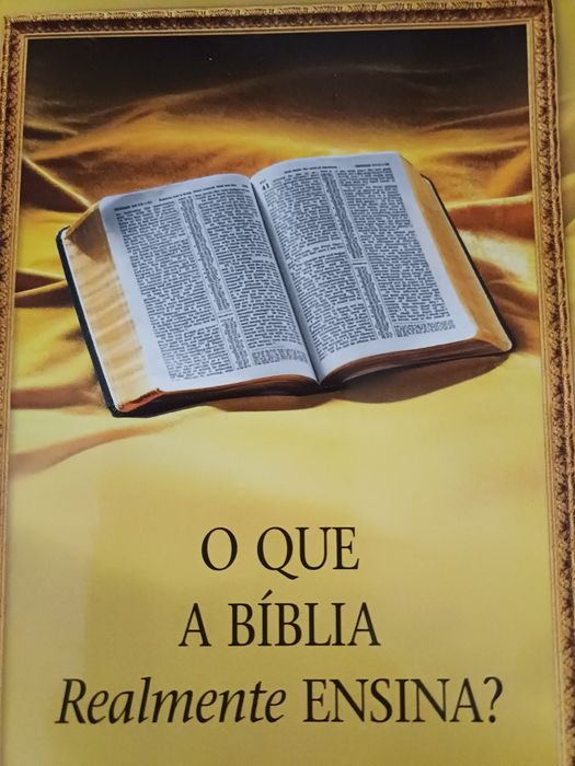 Varias biblias..