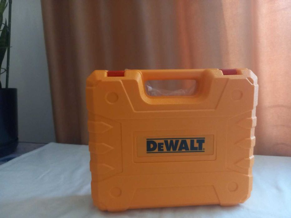 Дрель шуруповерт DeWalt DW204X 24V