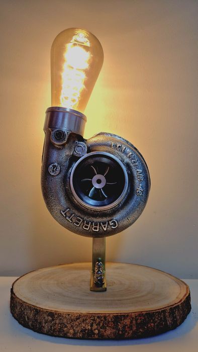 Designerska lampka nocna dla fana motoryzacji  Turbo