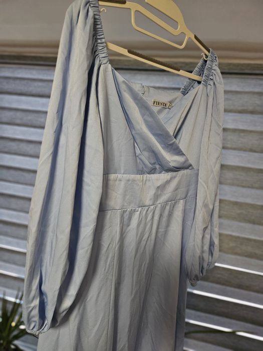 Блакитна сукня з розрізом Ніжне плаття