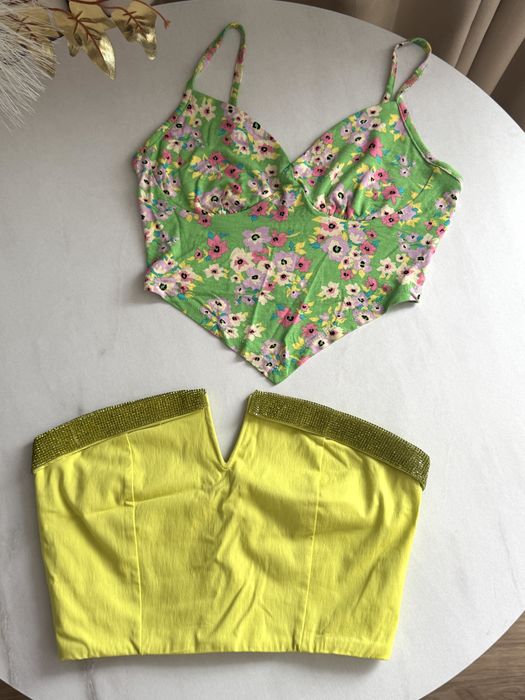 Bershka dwa nowe topy kwiatowy print kryształki