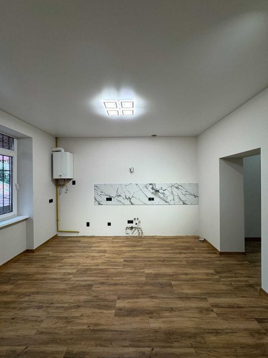 Продається 2-кімнатна з ремонтом