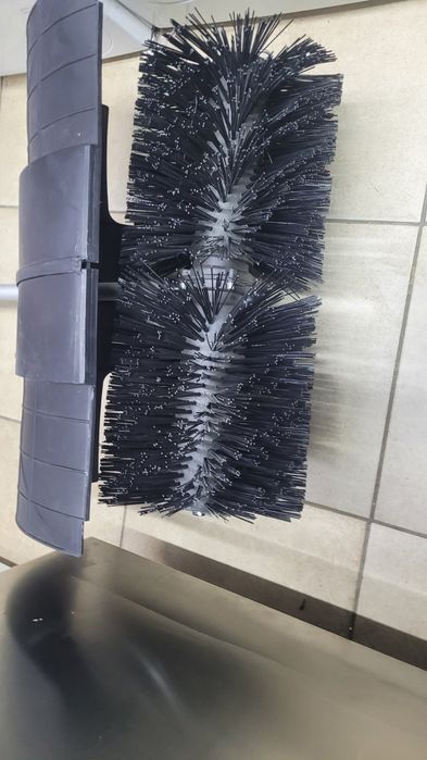 Снігоприбиральна підмітальна машина / мотощітка