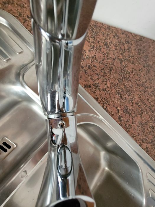 Zlew z wyciąganą baterią