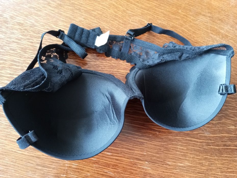 Biustonosz nowy 90 b