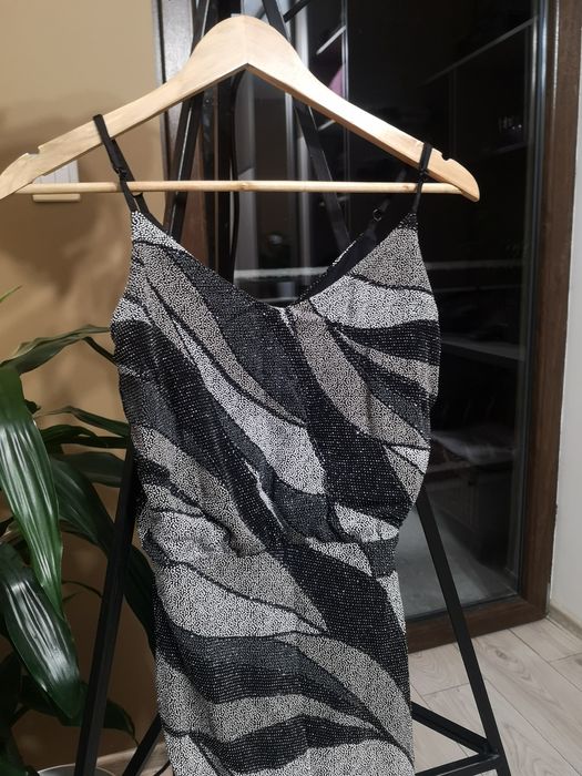 Sukienka imprezowa koktajlowa cekiny błyszcząca