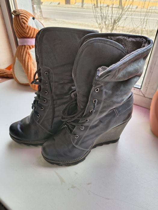 Зимові жіночі чоботи на платформі р40