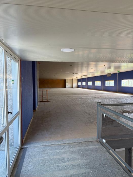 Arrendamento espaço comercial+armazém - 1755m2