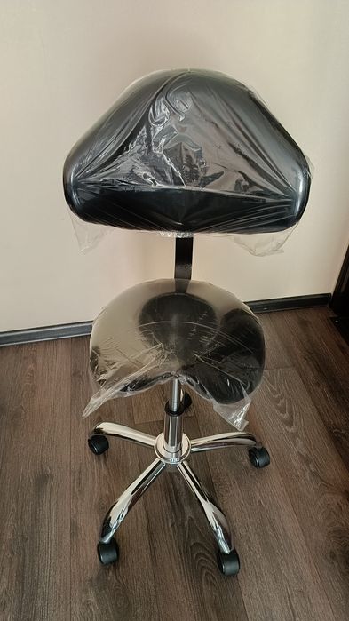 Стілець. Стілець - сідло. Нове.