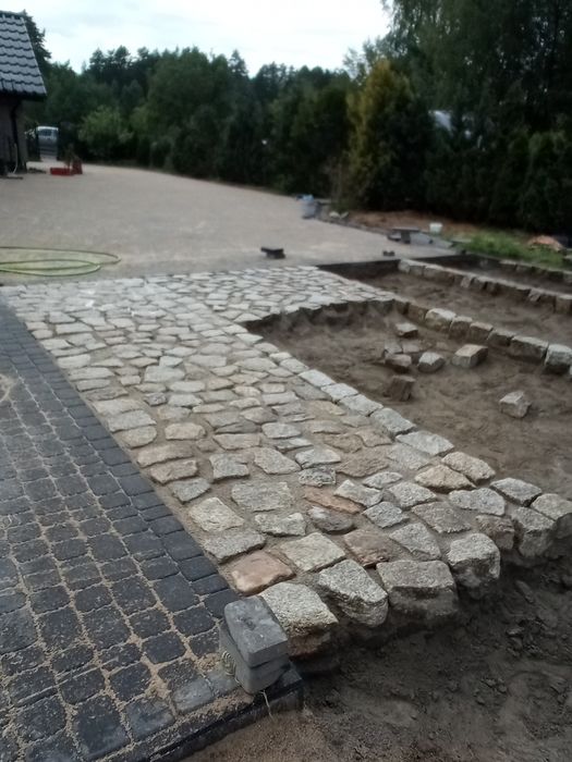 Profesjonalne układanie kostki brukowej. Budowa domków letniskowych..