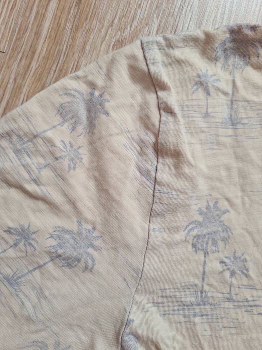 T-shirt meski, beżowy w palmy.