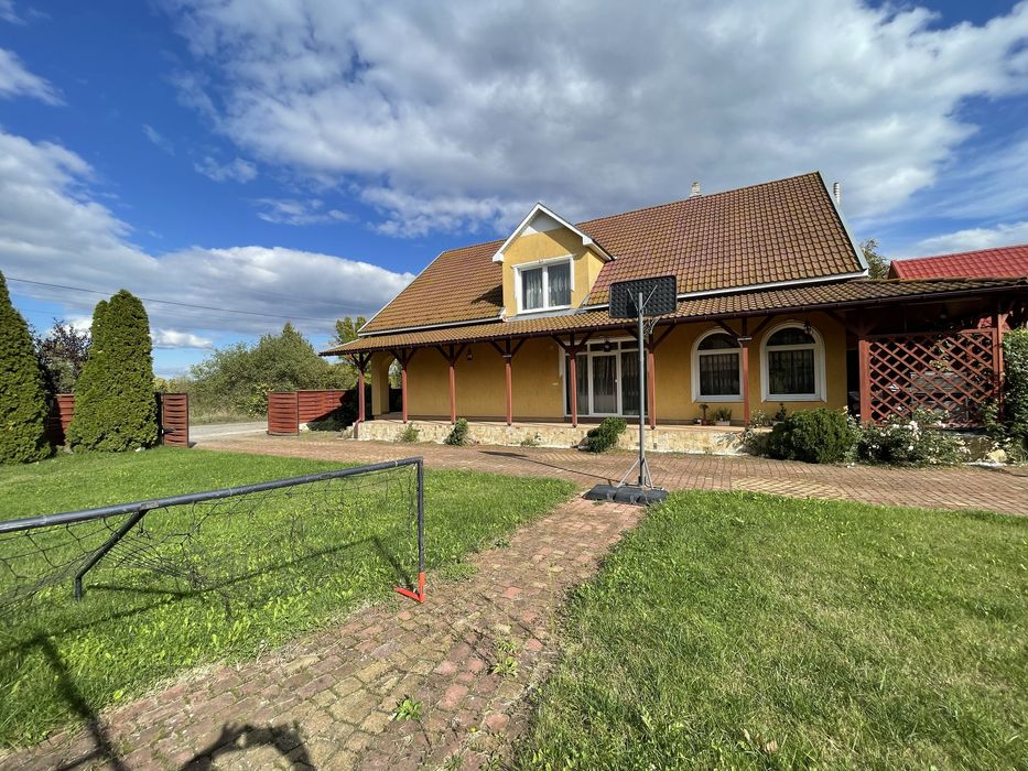 Продаж будинку в с. Великі Береги, 233 м. із сонячною системою панелей