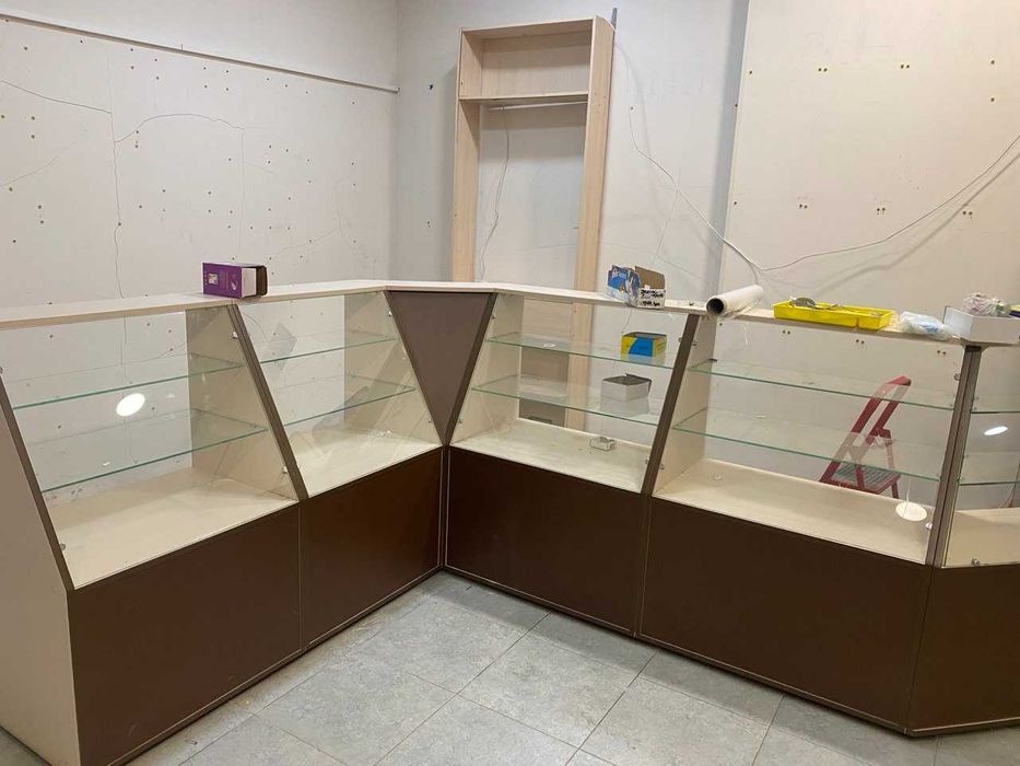 Розпродаж торгового обладнання, вітрини, стелажі, стійки, економпанелі