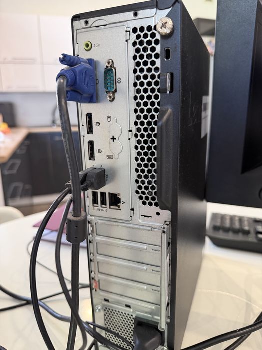 Zestaw komputerowy Lenovo ThinkCentre 920S plus monitor Hp Vh22
