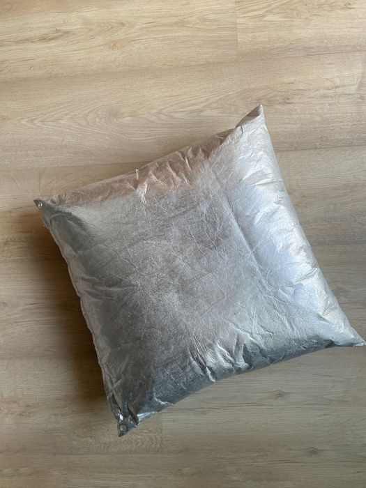 Almofada NOVA prateada Frekvens - Ikea