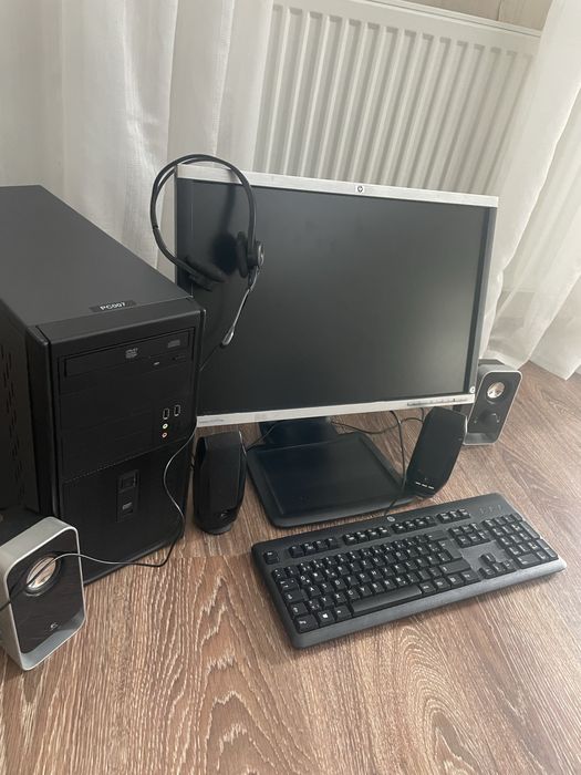Компʼютор з монітором