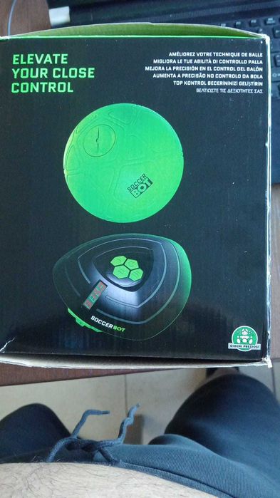 Robô Treinador de Futebol SoccerBot Famosa (Novo)