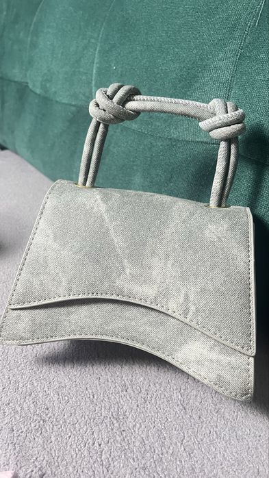 Torebka w kolorze szarym