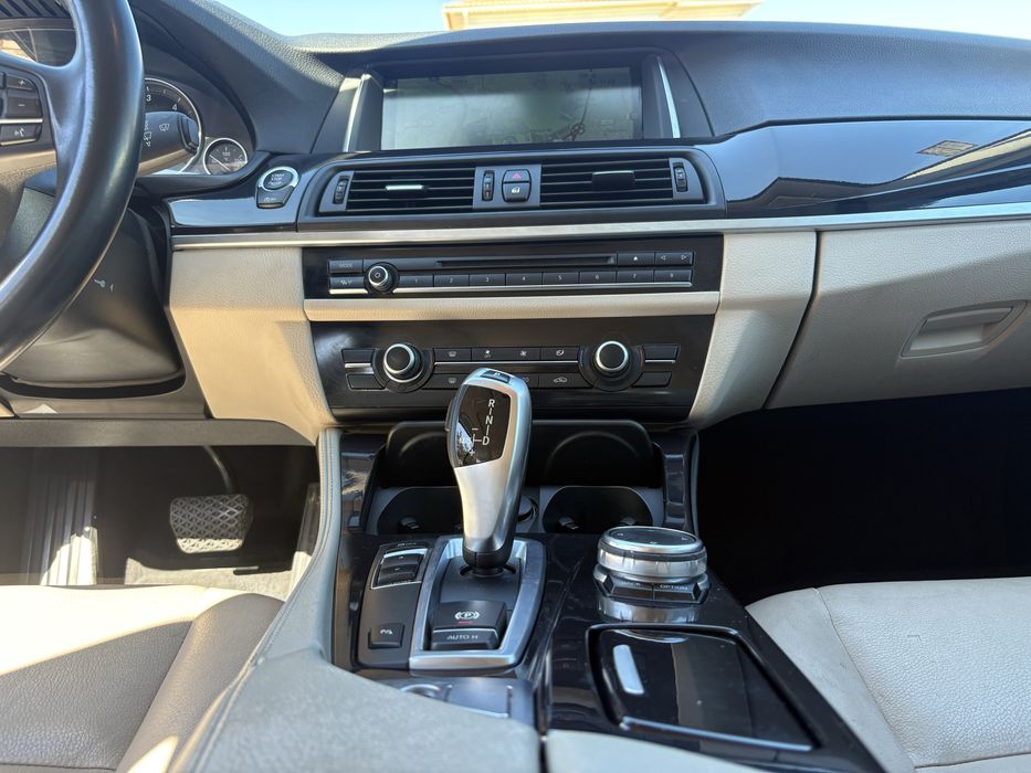 BMW F11 520d com teto de abrir
